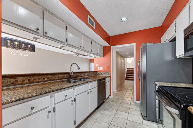 2010 Augusta Drive, Houston, TX 77057