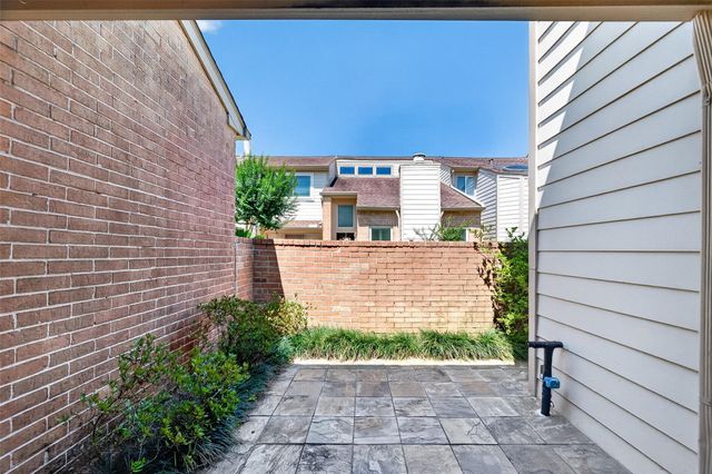 2010 Augusta Drive, Houston, TX 77057