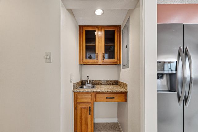2010 Augusta Drive, Houston, TX 77057
