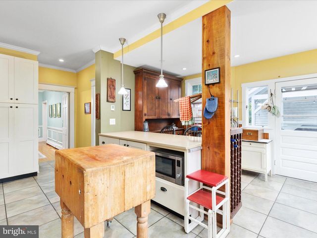 517 W LOCUST ST, Woodstock, VA 22664