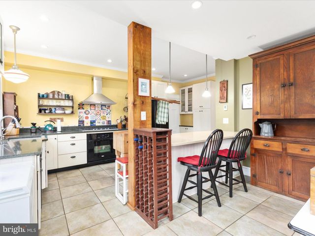 517 W LOCUST ST, Woodstock, VA 22664