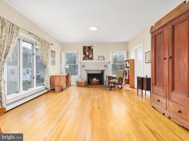 517 W LOCUST ST, Woodstock, VA 22664