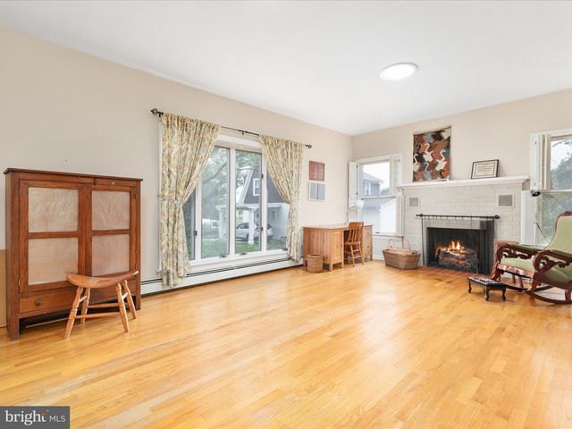 517 W LOCUST ST, Woodstock, VA 22664