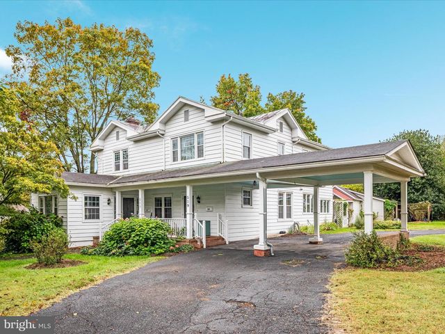 517 W LOCUST ST, Woodstock, VA 22664