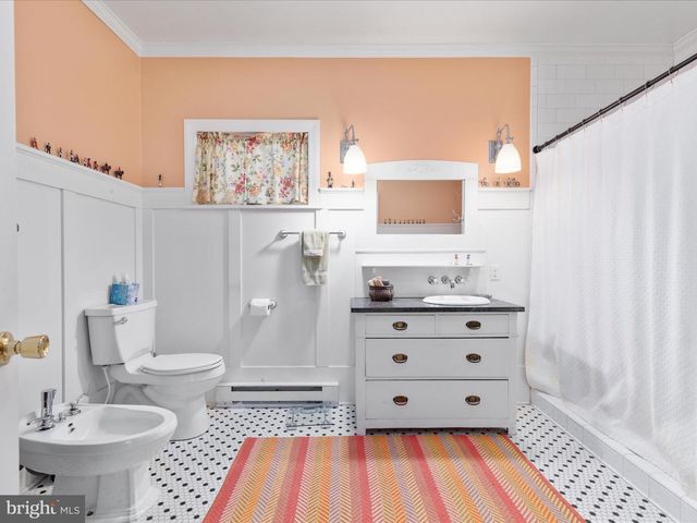 517 W LOCUST ST, Woodstock, VA 22664