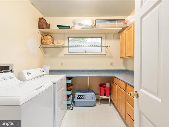 517 W LOCUST ST, Woodstock, VA 22664