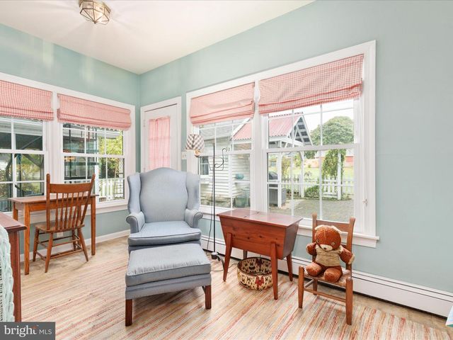 517 W LOCUST ST, Woodstock, VA 22664