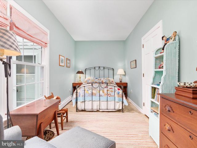 517 W LOCUST ST, Woodstock, VA 22664