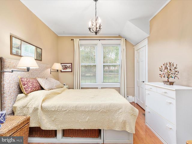 517 W LOCUST ST, Woodstock, VA 22664