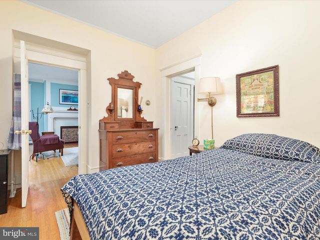 517 W LOCUST ST, Woodstock, VA 22664