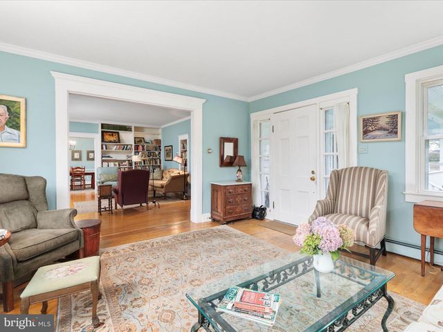 517 W LOCUST ST, Woodstock, VA 22664