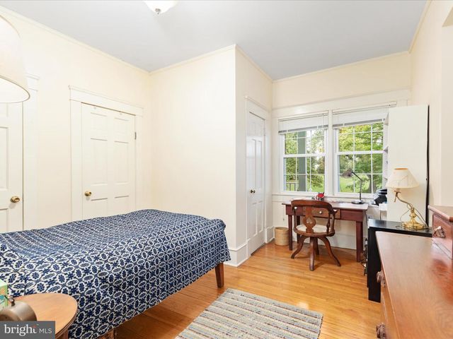 517 W LOCUST ST, Woodstock, VA 22664