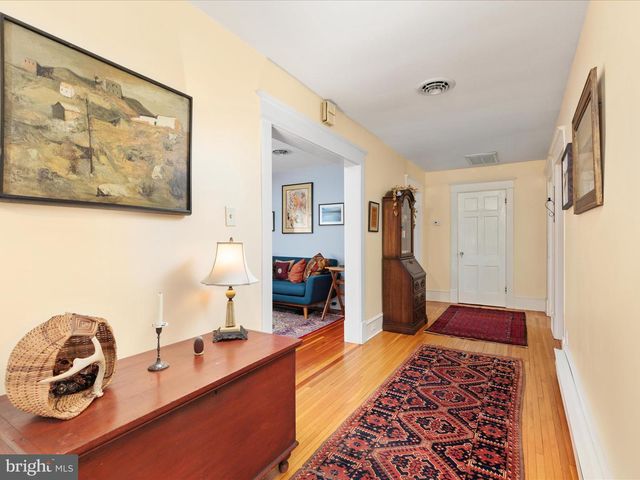 517 W LOCUST ST, Woodstock, VA 22664