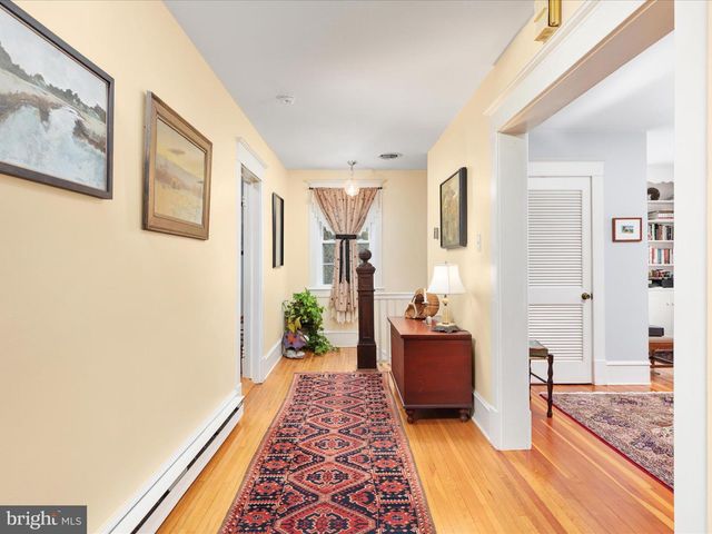 517 W LOCUST ST, Woodstock, VA 22664