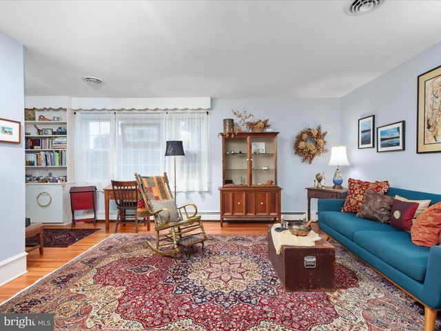 517 W LOCUST ST, Woodstock, VA 22664