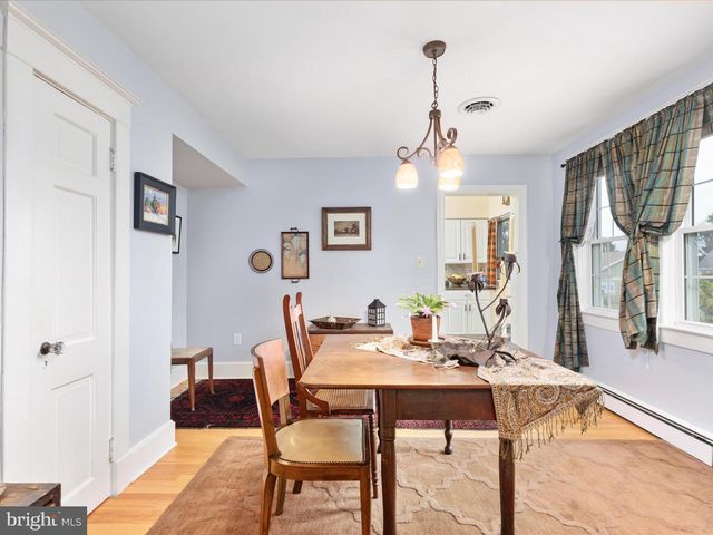 517 W LOCUST ST, Woodstock, VA 22664