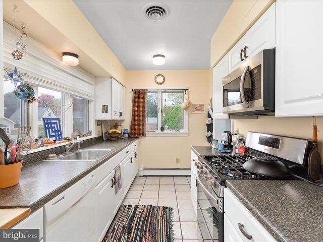 517 W LOCUST ST, Woodstock, VA 22664