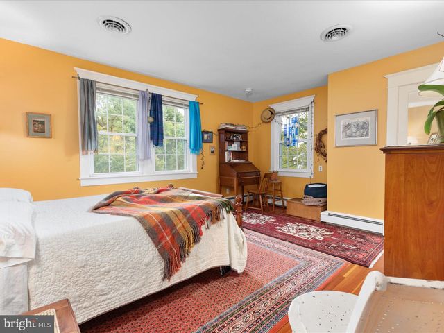 517 W LOCUST ST, Woodstock, VA 22664