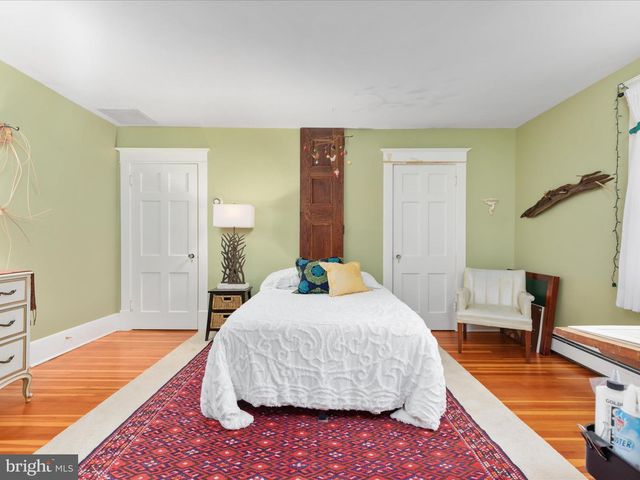 517 W LOCUST ST, Woodstock, VA 22664