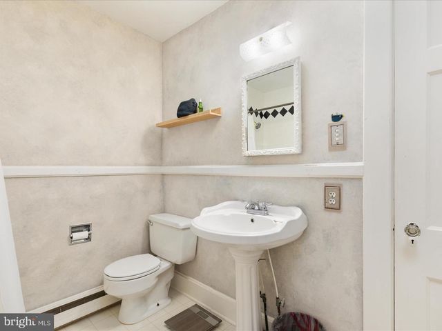 517 W LOCUST ST, Woodstock, VA 22664