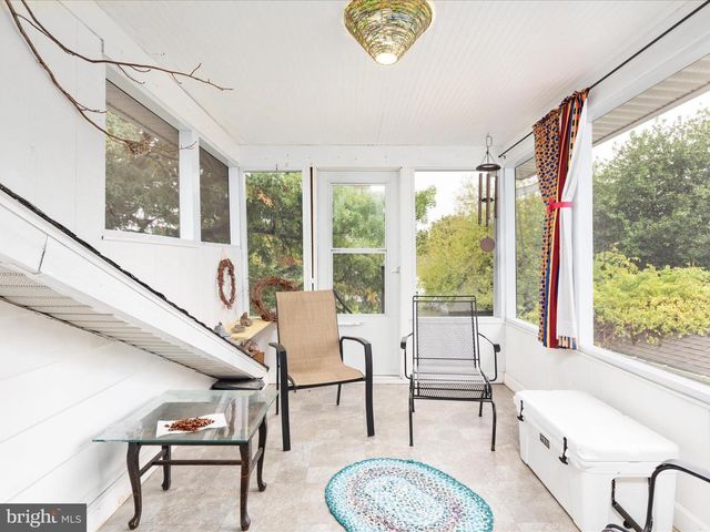 517 W LOCUST ST, Woodstock, VA 22664