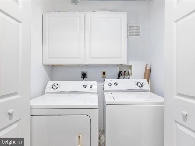 517 W LOCUST ST, Woodstock, VA 22664