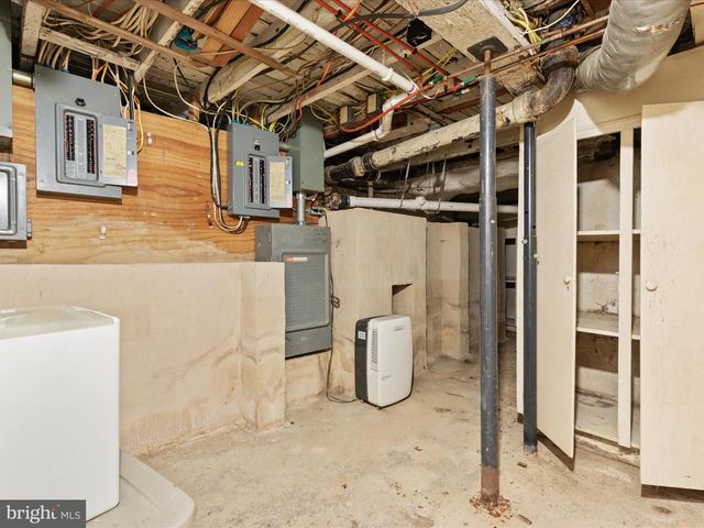 517 W LOCUST ST, Woodstock, VA 22664