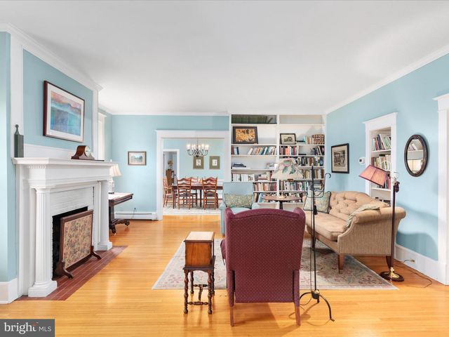 517 W LOCUST ST, Woodstock, VA 22664