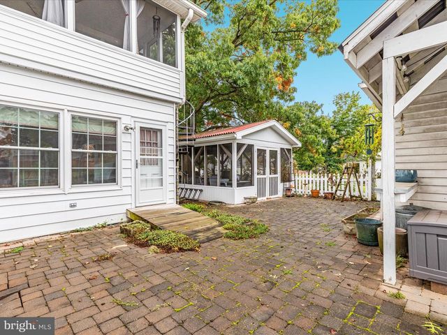 517 W LOCUST ST, Woodstock, VA 22664