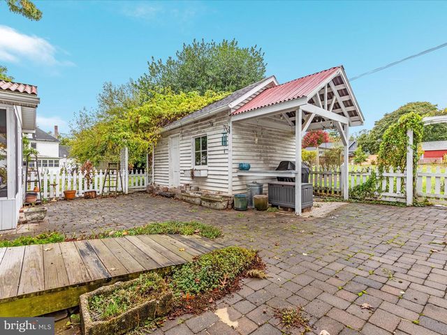 517 W LOCUST ST, Woodstock, VA 22664