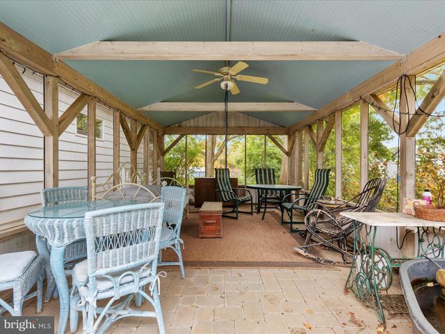 517 W LOCUST ST, Woodstock, VA 22664