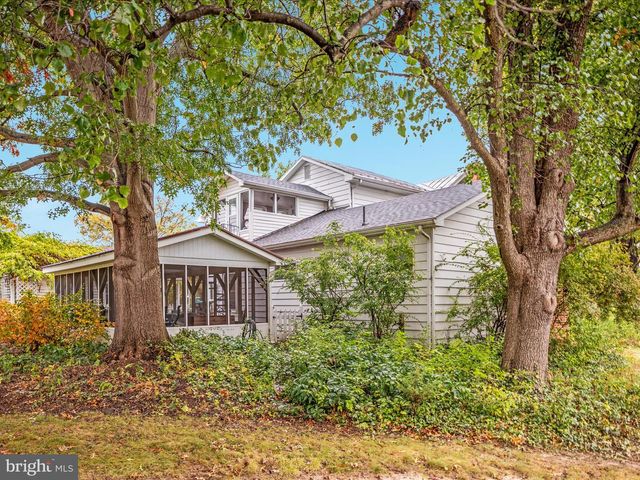 517 W LOCUST ST, Woodstock, VA 22664