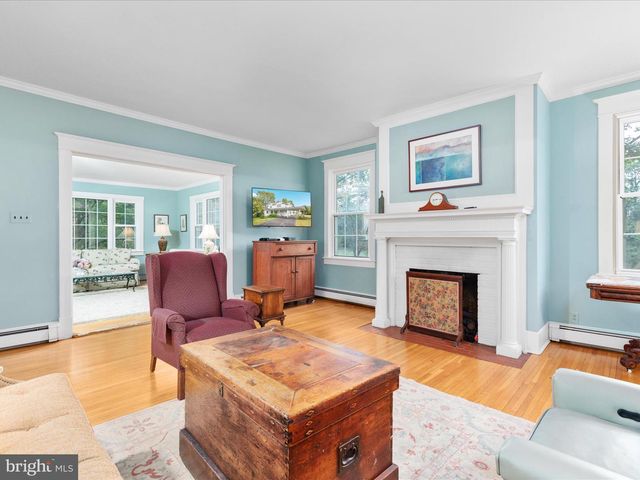 517 W LOCUST ST, Woodstock, VA 22664