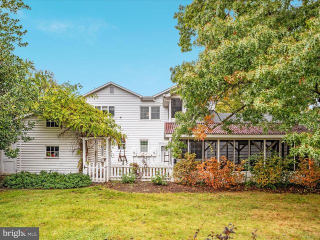 517 W LOCUST ST, Woodstock, VA 22664