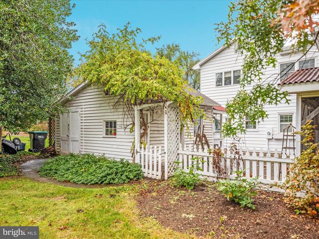 517 W LOCUST ST, Woodstock, VA 22664