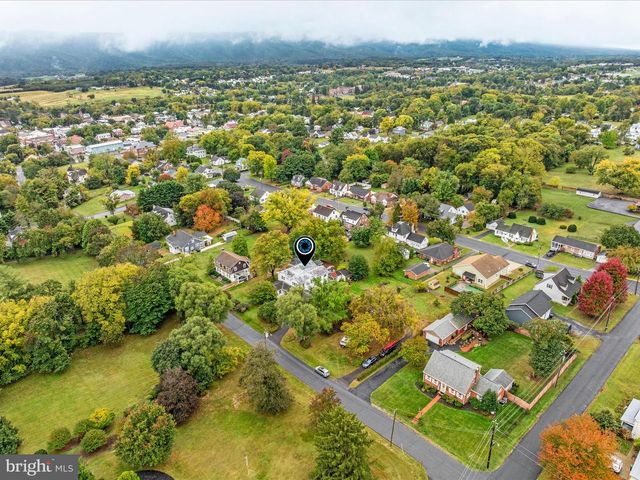 517 W LOCUST ST, Woodstock, VA 22664