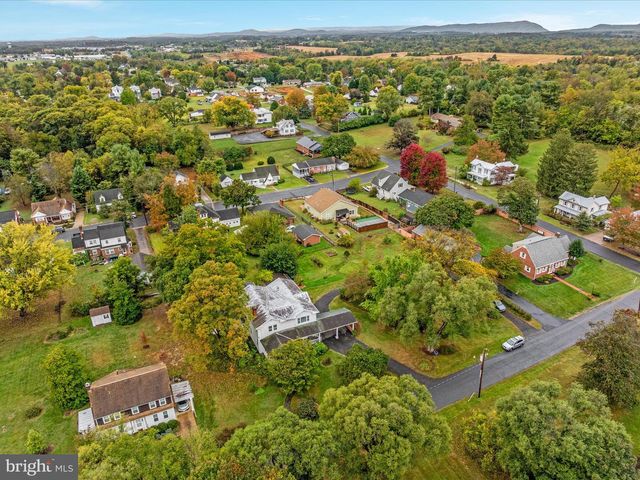 517 W LOCUST ST, Woodstock, VA 22664