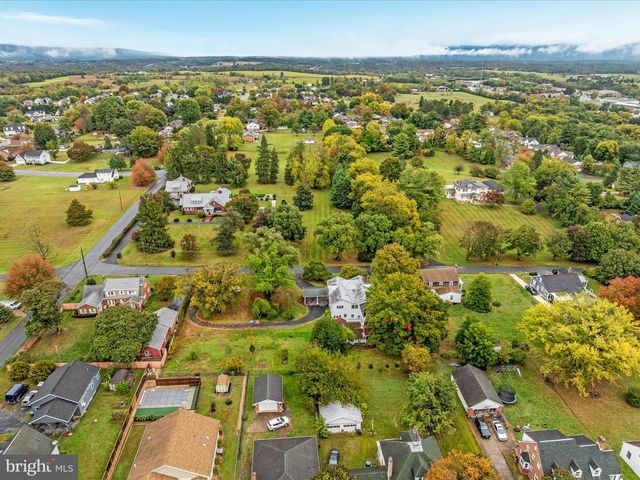 517 W LOCUST ST, Woodstock, VA 22664