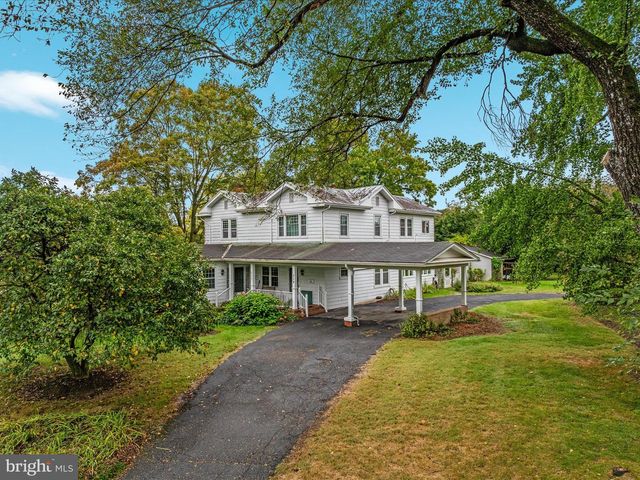 517 W LOCUST ST, Woodstock, VA 22664