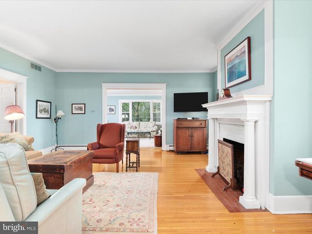 517 W LOCUST ST, Woodstock, VA 22664