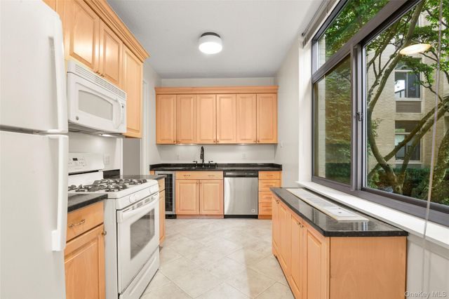 35 N Chatsworth Avenue 1G, Larchmont, NY 10538