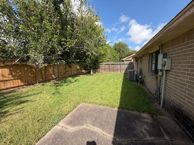 1808 Pinewood Park Drive, Missouri City, TX 77489