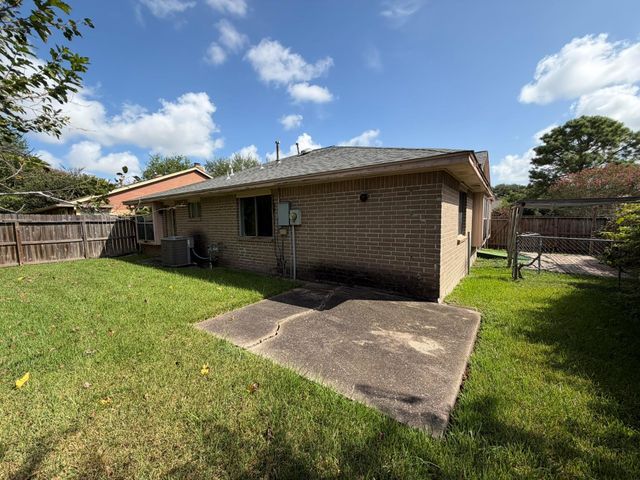1808 Pinewood Park Drive, Missouri City, TX 77489