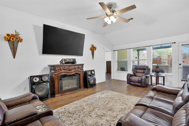2206 Lapsley Street, Dallas, TX 75212