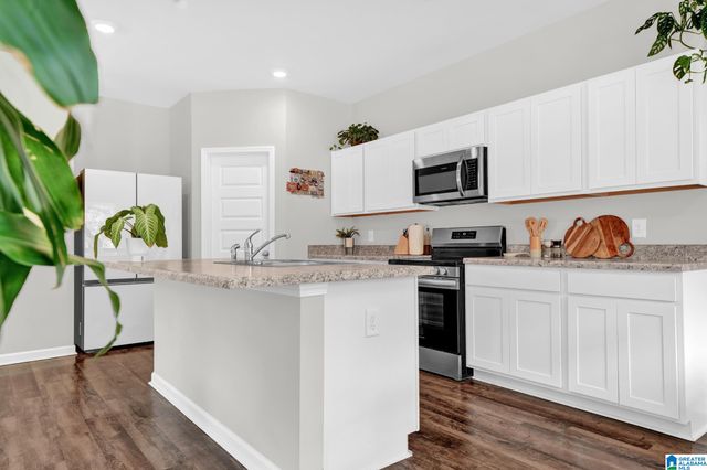 8808 ROCKHAMPTON DRIVE, Leeds, AL 35094