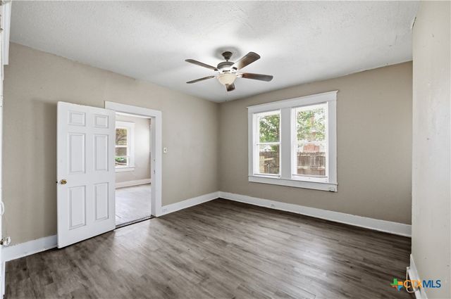 214 E Huff Avenue, San Antonio, TX 78214
