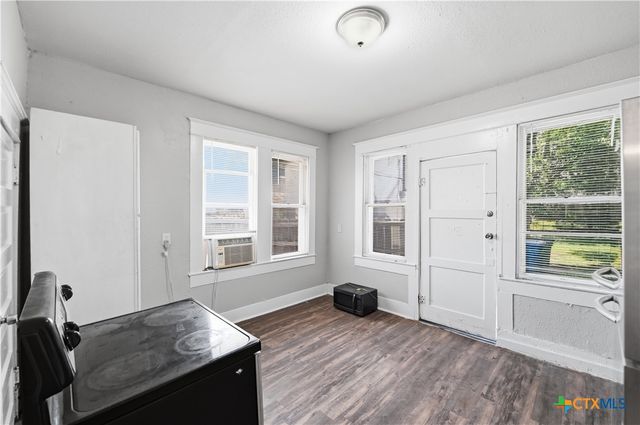 214 E Huff Avenue, San Antonio, TX 78214