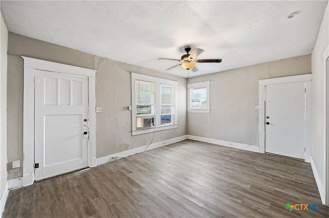 214 E Huff Avenue, San Antonio, TX 78214
