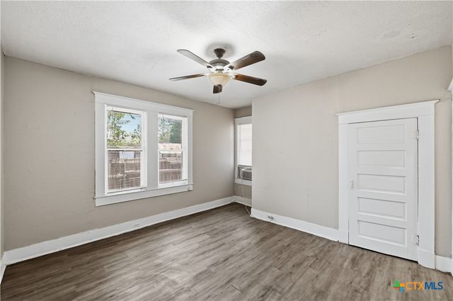 214 E Huff Avenue, San Antonio, TX 78214