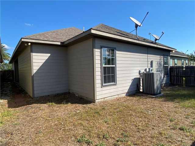 2079 Isabella Dr, Kingsville, TX 78363